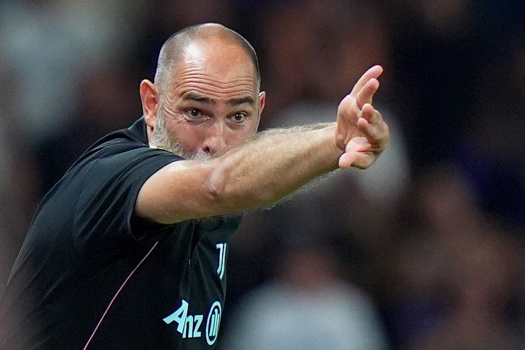 L'allenatore della Juventus, Igor Tudor, incita la squadra