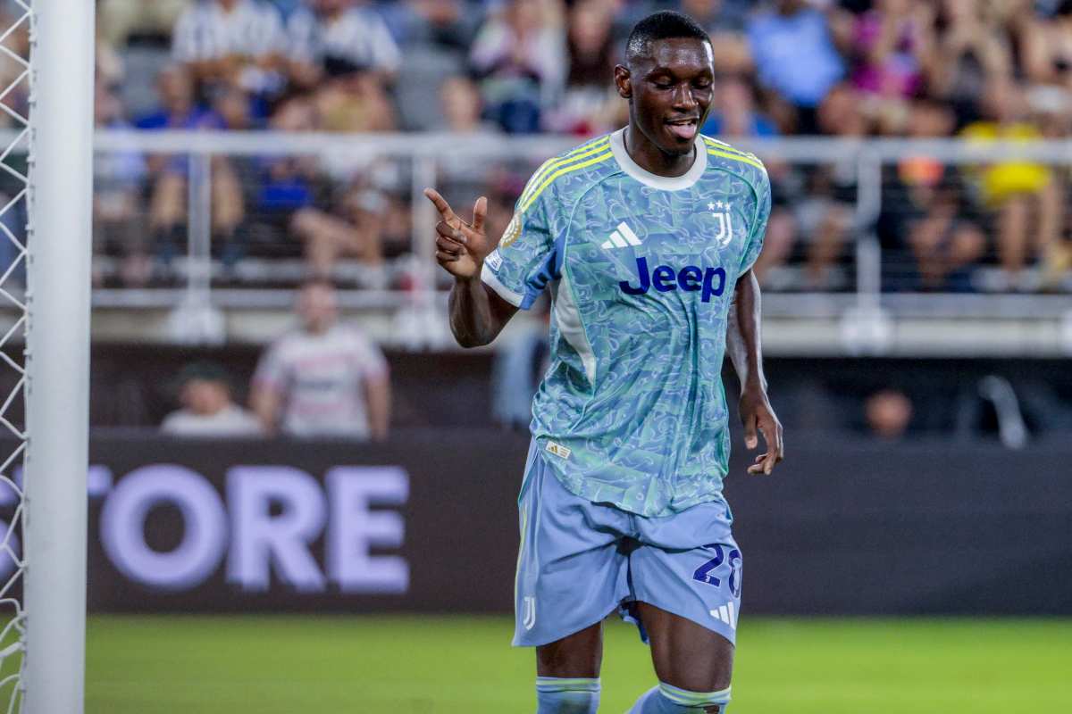 Randal Kolo Muani con la maglia della Juventus