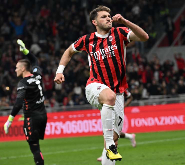 L'attaccante messicano del Milan, Santiago Gimenez 