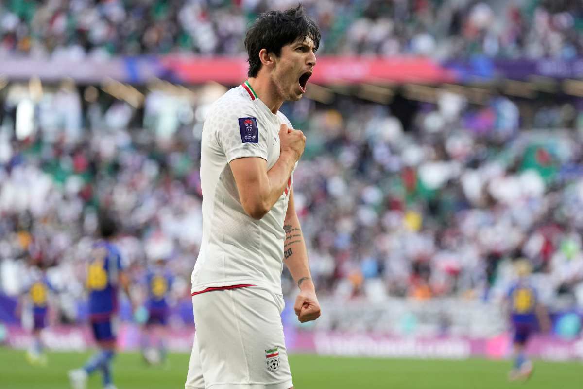 L'attaccante Sardar Azmoun esulta