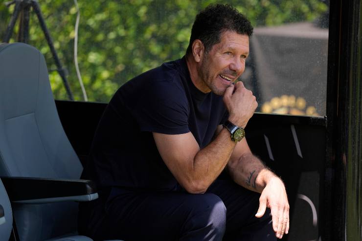 Simeone seduto in panchina
