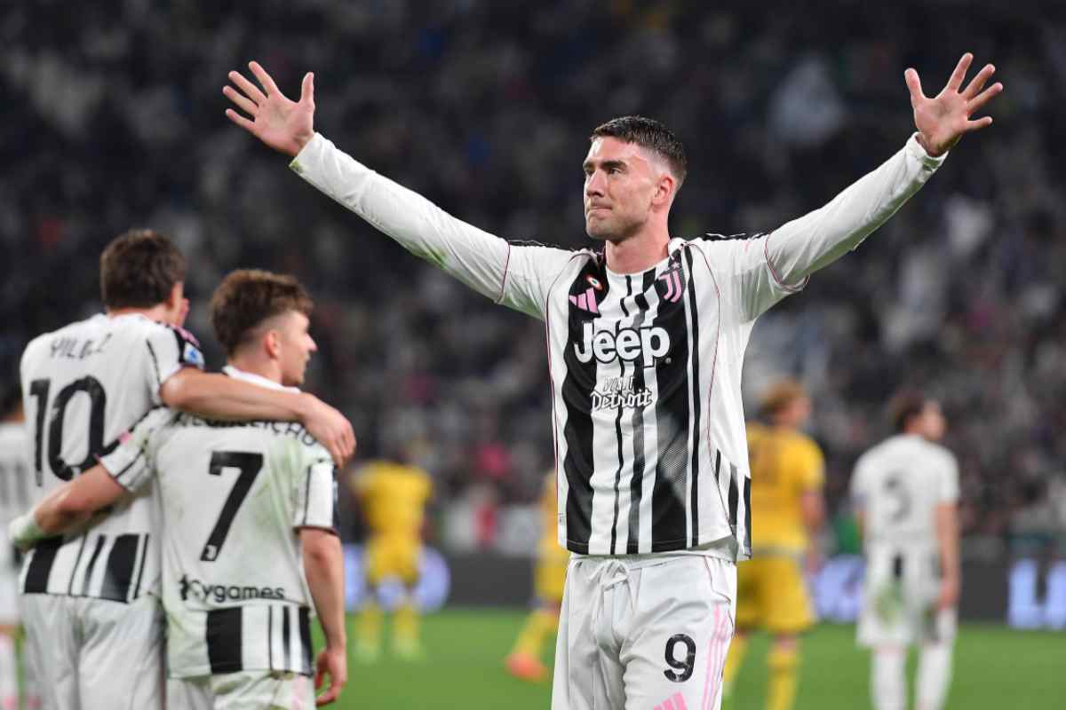 Vlahovic con la maglia della Juve