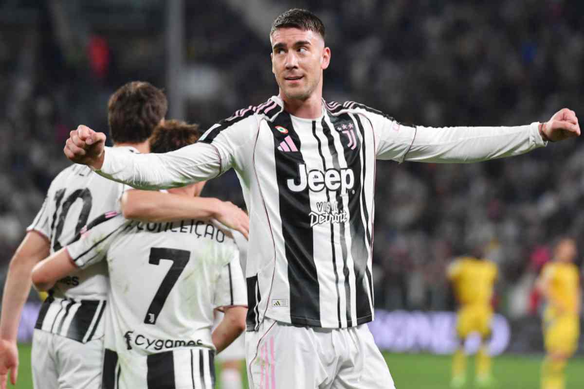 Vlahovic con la maglia della Juventus