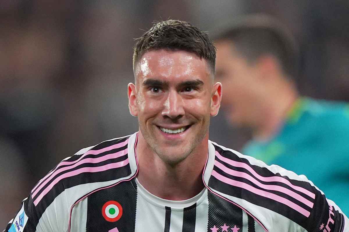 Dusan Vlahovic esulta dopo il gol