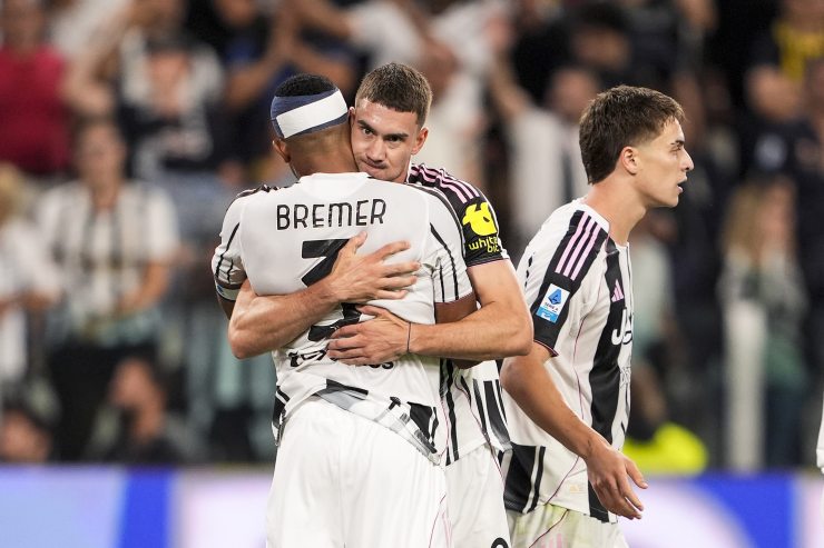 Vlahovic abbraccia Bremer