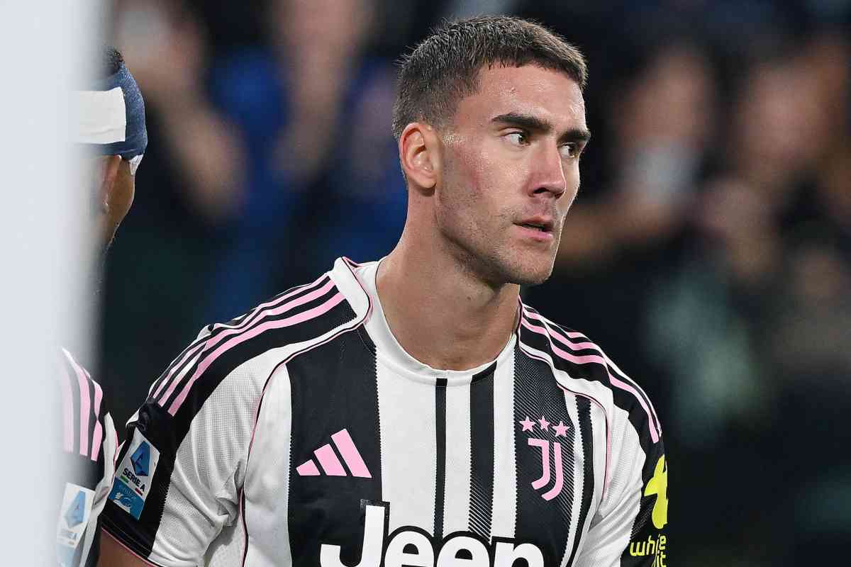 Vlahovic con la maglia della Juve