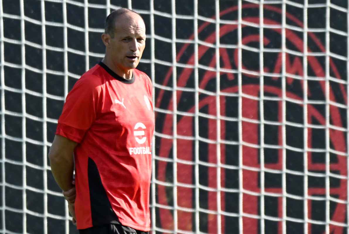 Allegri pensieroso a Milanello