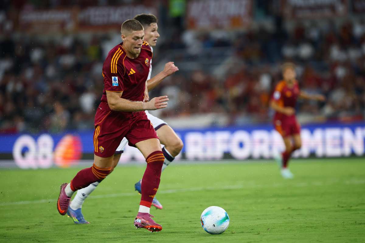 Dovbyk con la maglia della Roma