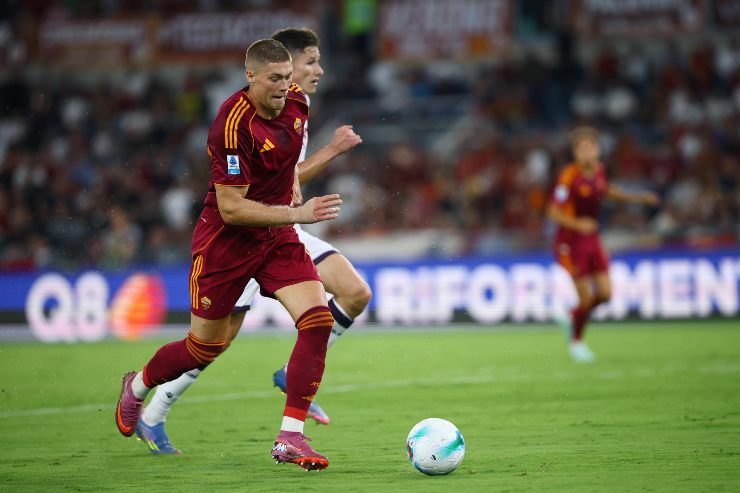 Dovbyk in azione con la maglia della Roma