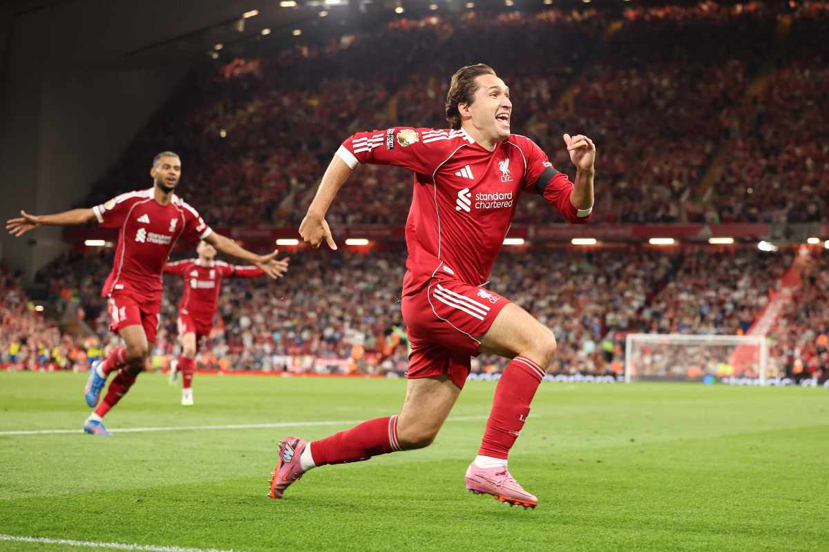 Chiesa con la maglia del Liverpool