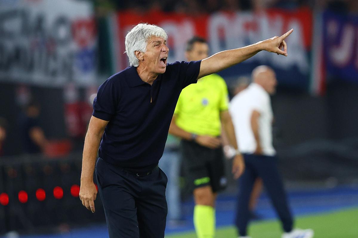 Gasperini dà indicazioni in panchina