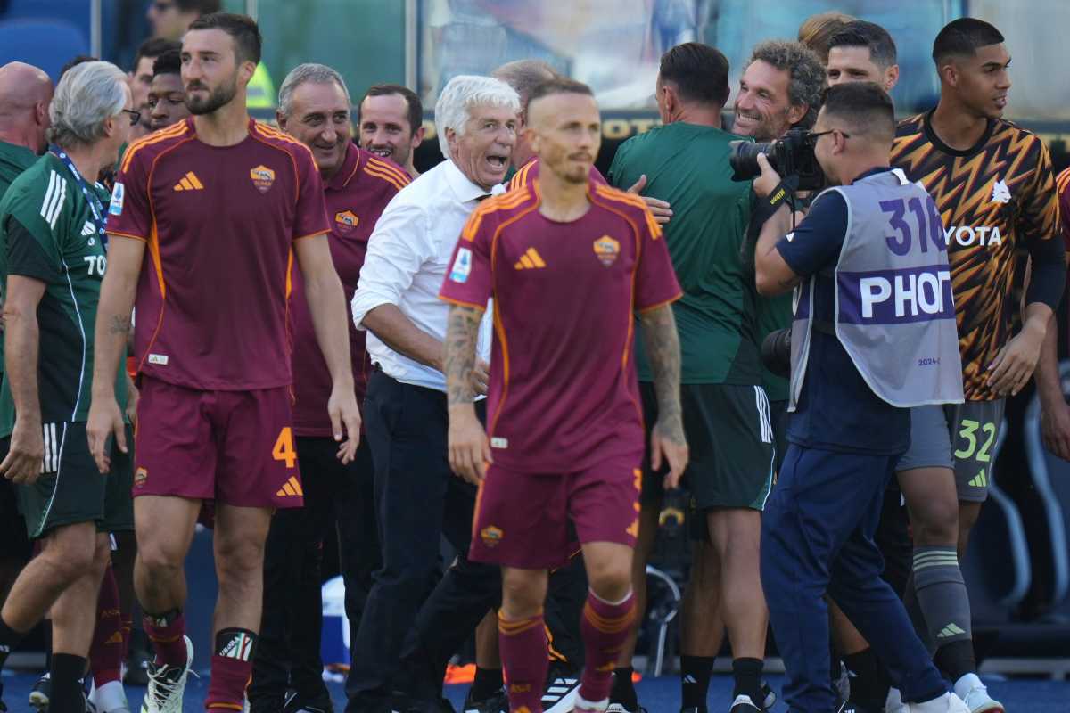 Gasperini con i giocatori della Roma