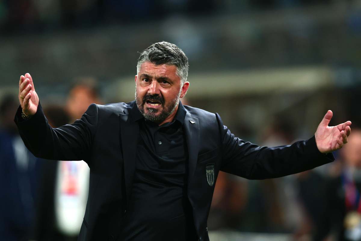 Gattuso allarga le braccia a bordo campo