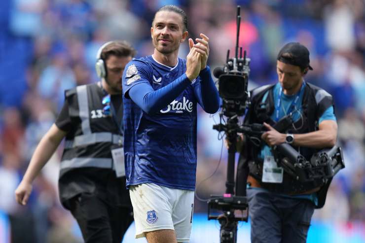 Grealish applaude al termine della partita