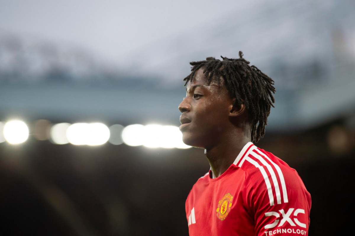 Mainoo con la maglia dello United