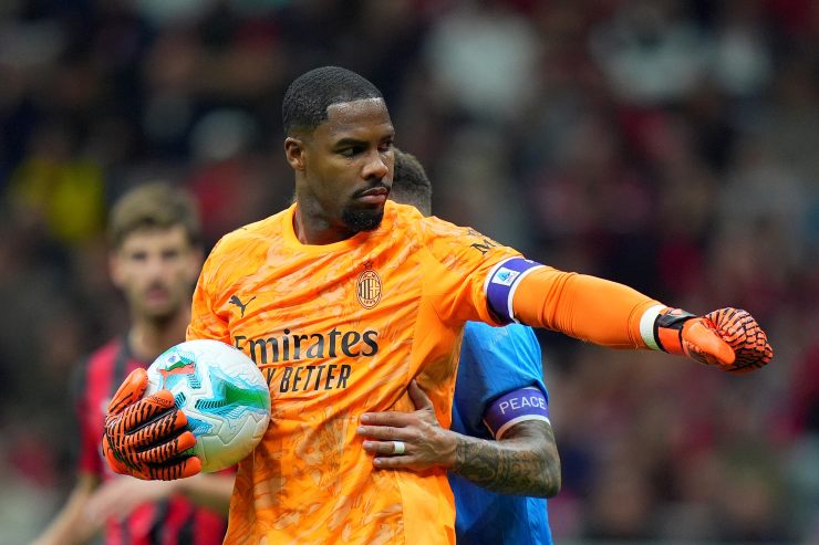 Maignan con il pallone tra le mani