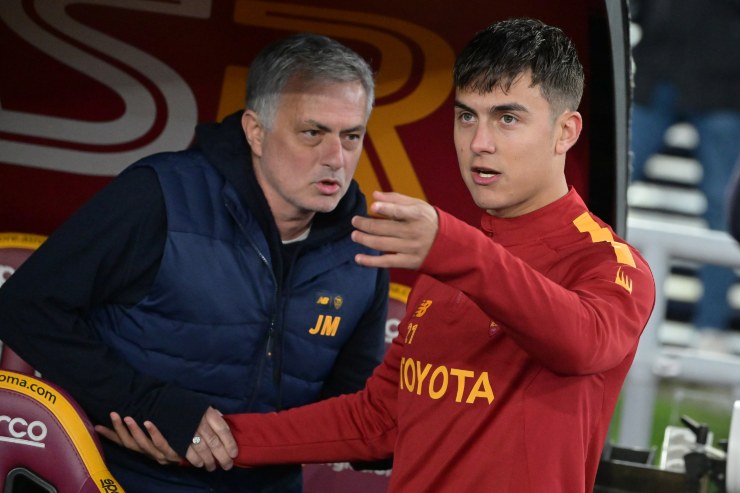 Mou e Dybala discutono