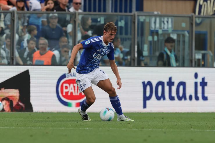 Nico Paz in azione con la maglia del Como 