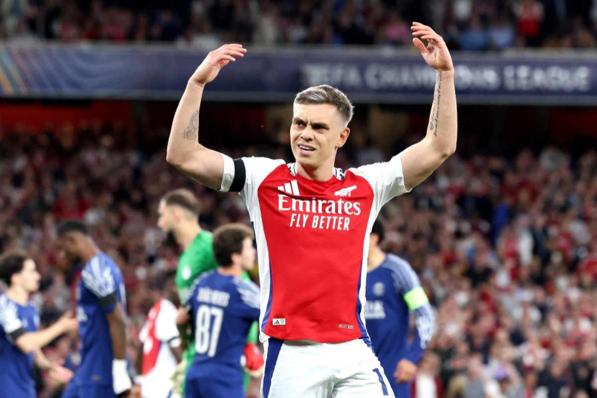 Trossard con la maglia dell'Arsenal