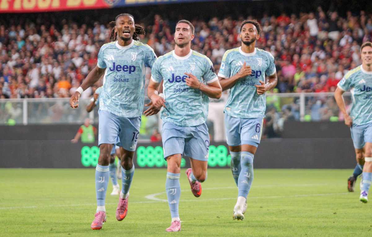 Vlahovic esulta dopo il gol a Genova