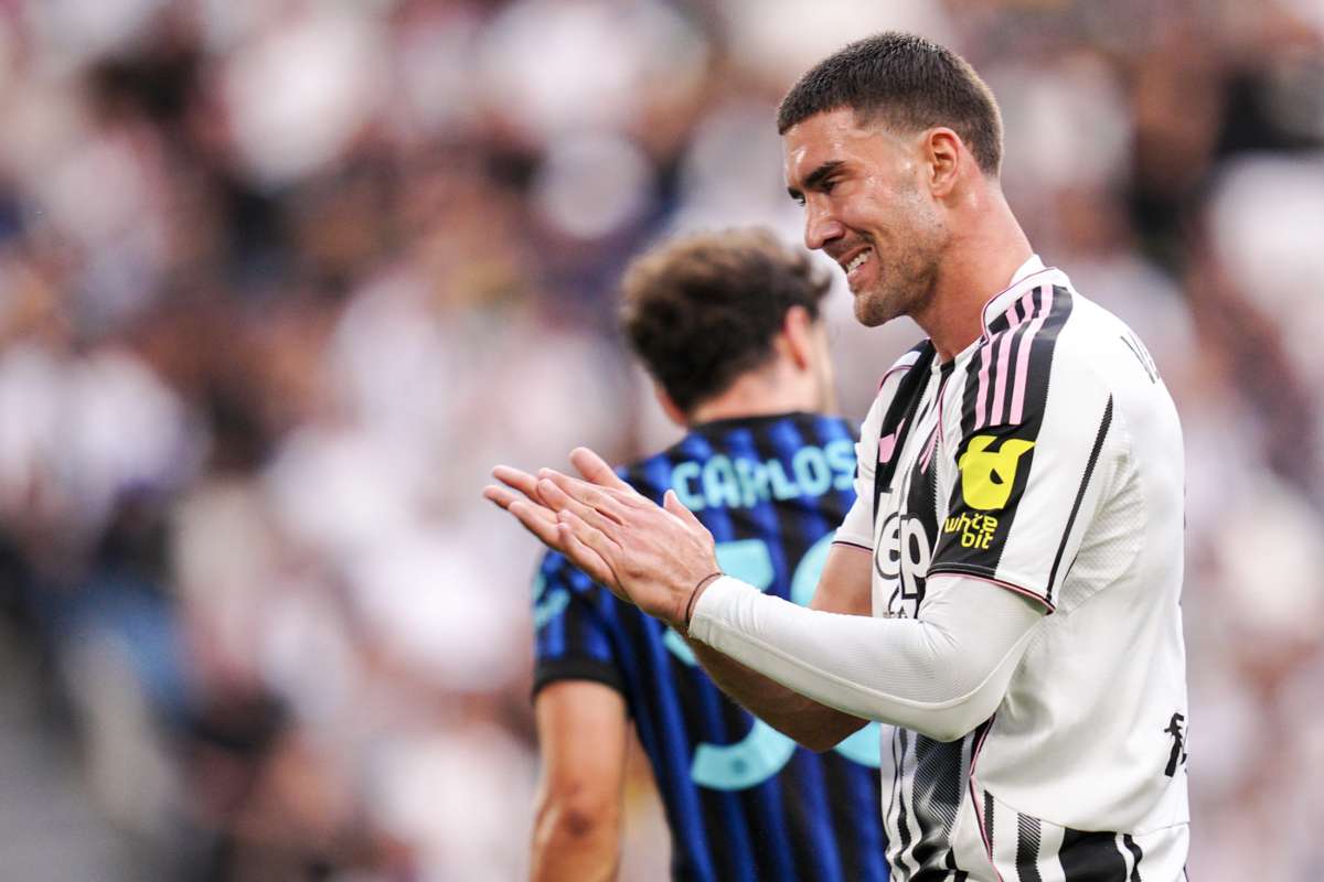 Vlahovic batte le mani