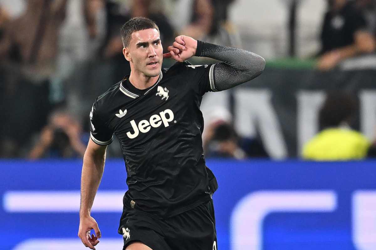 Vlahovic con la maglia della Juventus