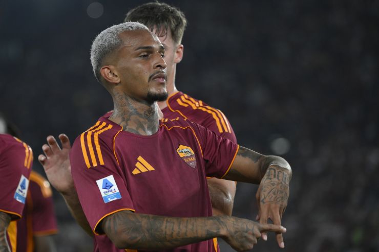 Wesley esulta dopo un gol 