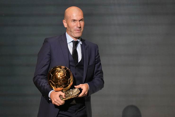Zinedine Zidane al momento della premiazione