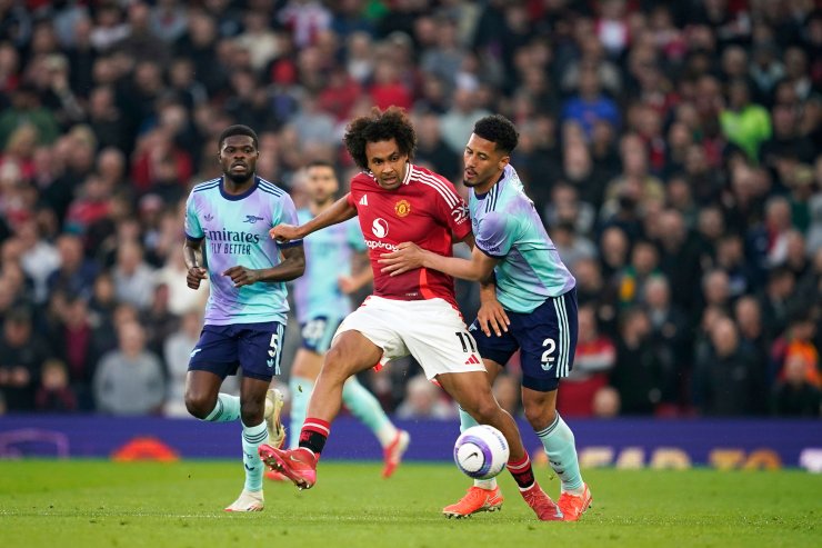 Zirkzee in azione con la maglia dello United