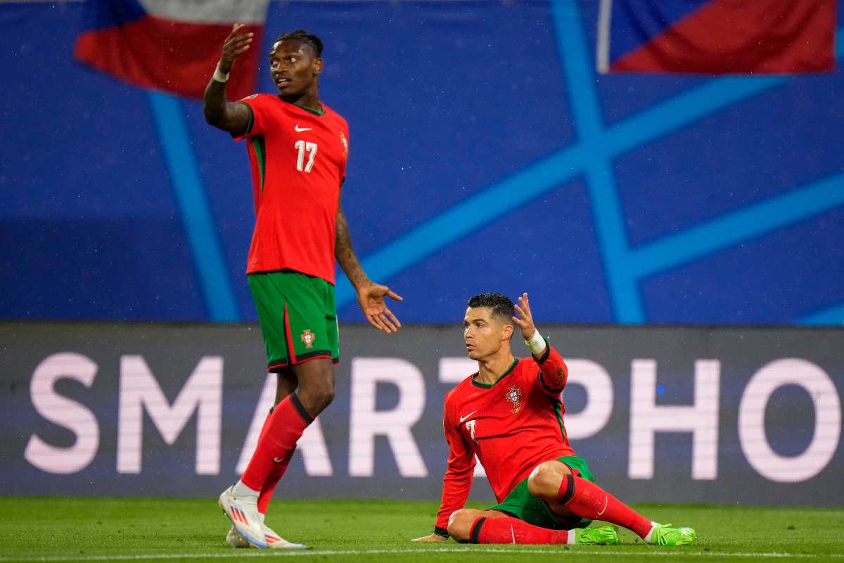 Ronaldo e Leao si lamentano