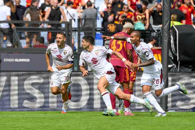 Simeone esulta dopo il gol alla Roma