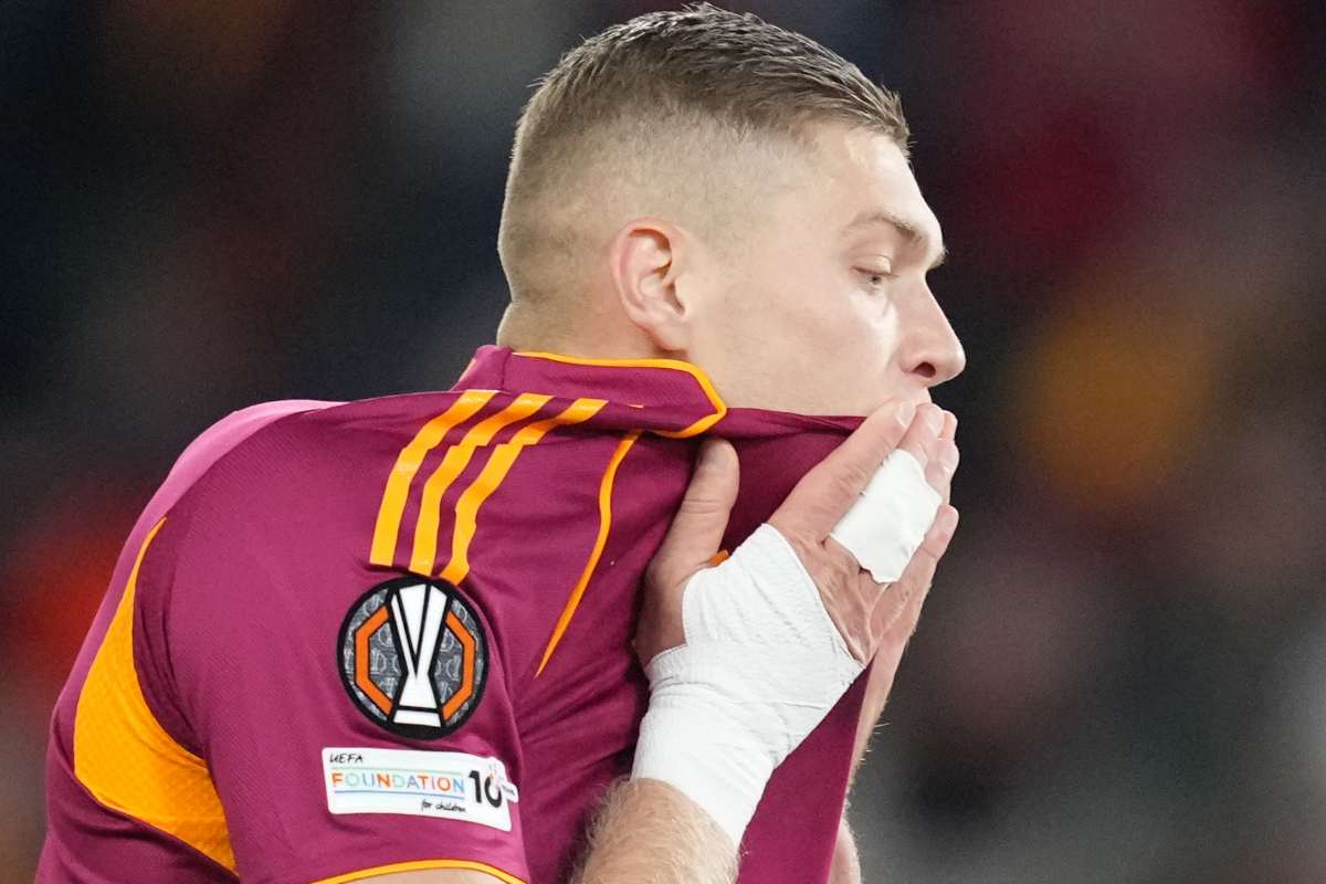 Artem Dovbyk disperato dopo i rigori sbagliati in Roma-Lille