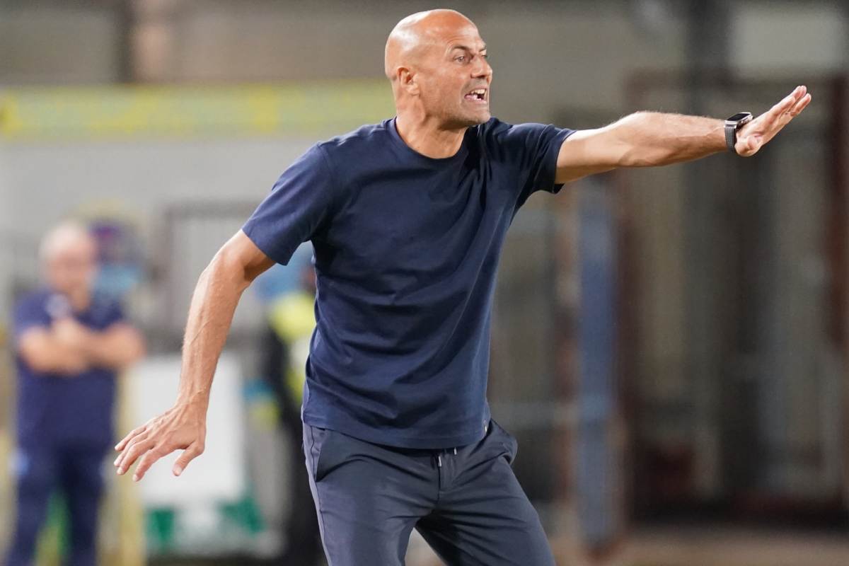 Bianco dà indicazioni 