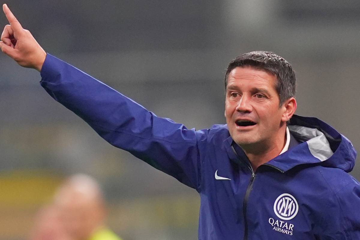 Cristian Chivu dà indicazioni all'Inter