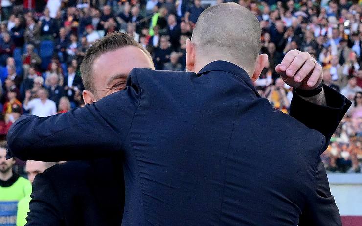 De Rossi e Tudor si abbracciano