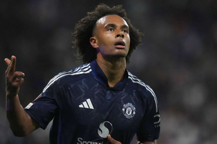 Zirkzee esulta dopo un gol