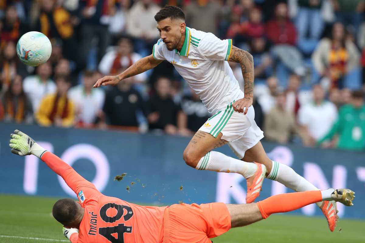 Lorenzo Pellegrini sfiora il gol contro il Sassuolo