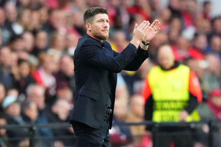 Sebastien Pocognoli applaude in panchina