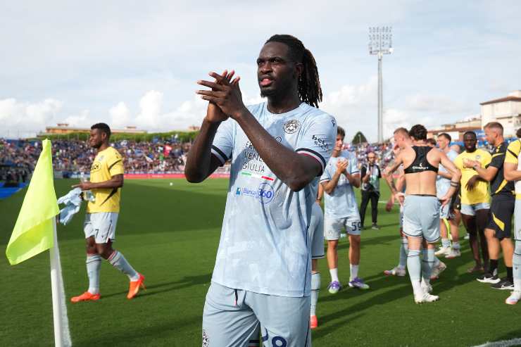 Solet applaude al termine del match