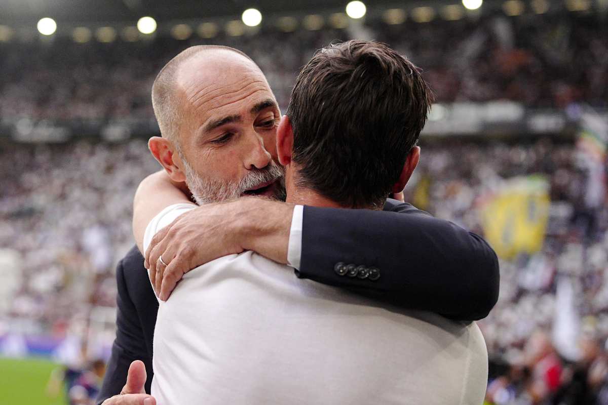 Tudor abbraccia Chivu a bordocampo