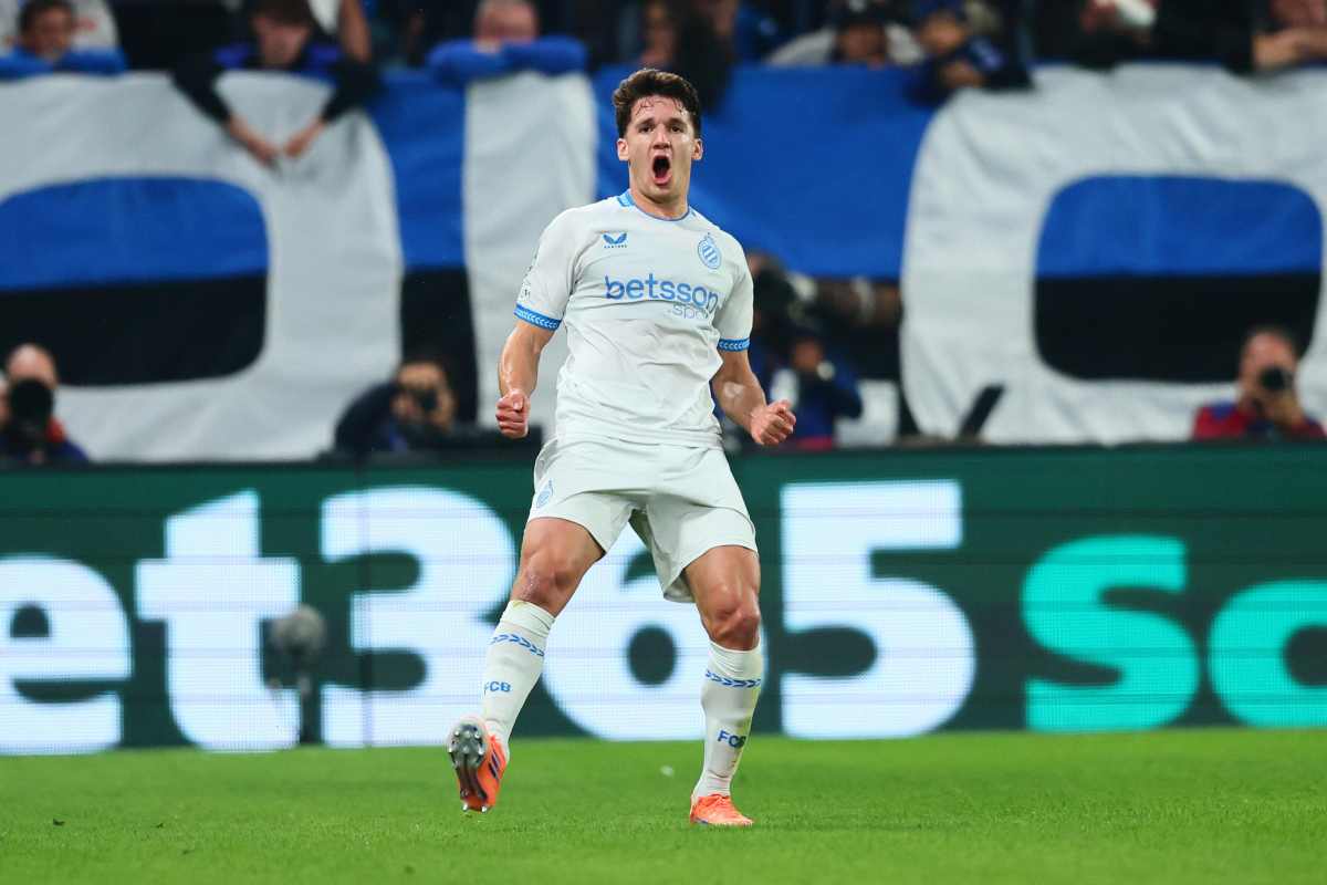 Tzolis con la maglia del Bruges