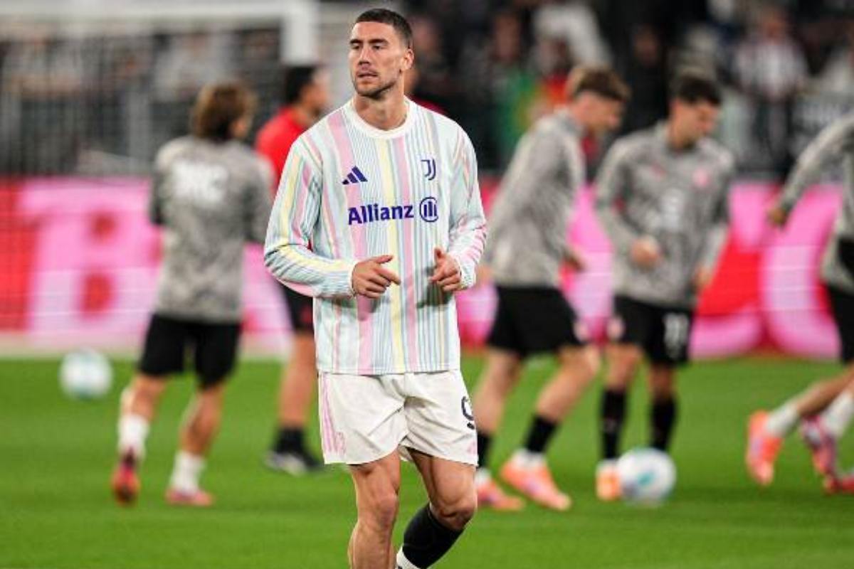 Dusan Vlahovic durante la fase di riscaldamento