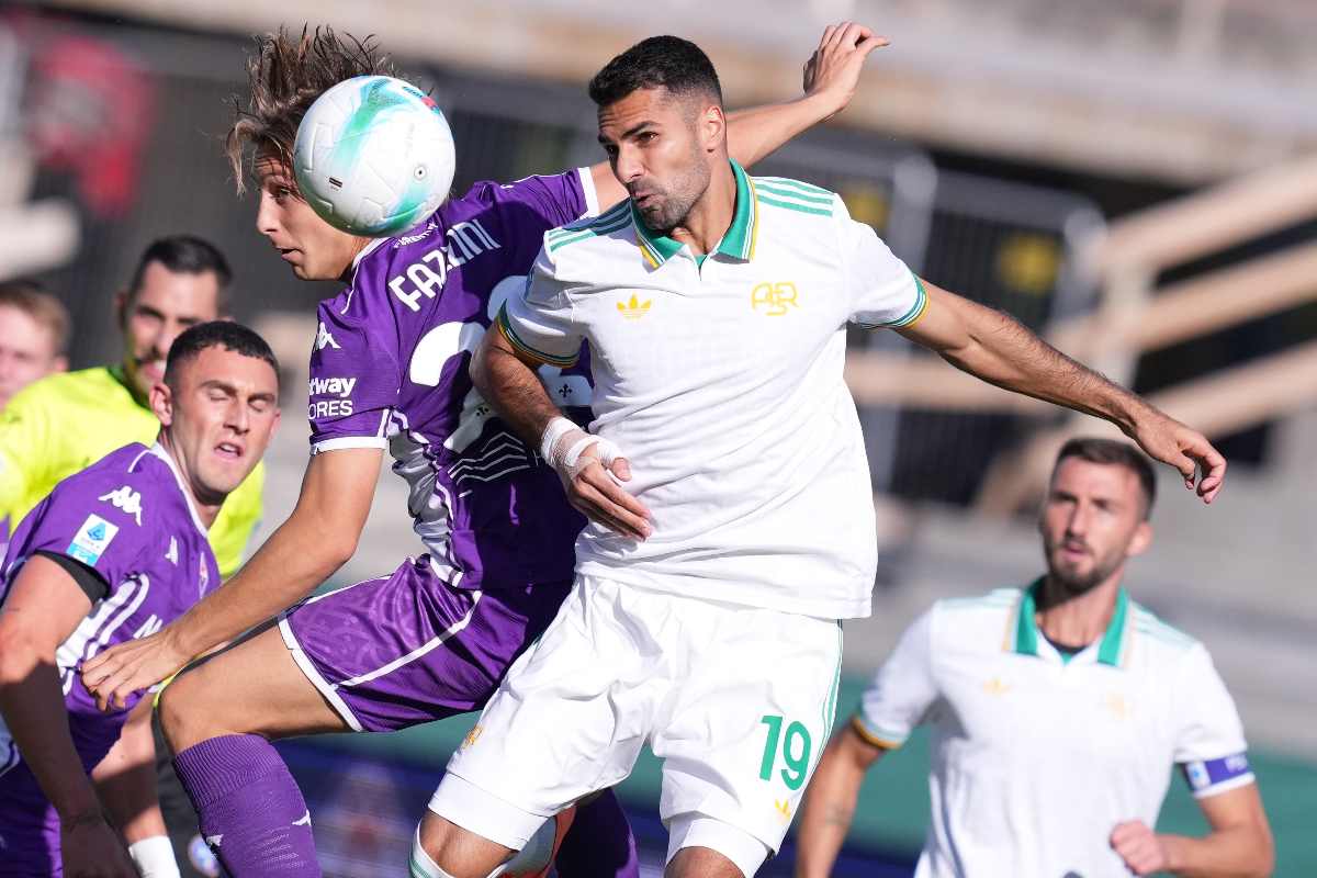 Zeki Celik in azione contro la Fiorentina