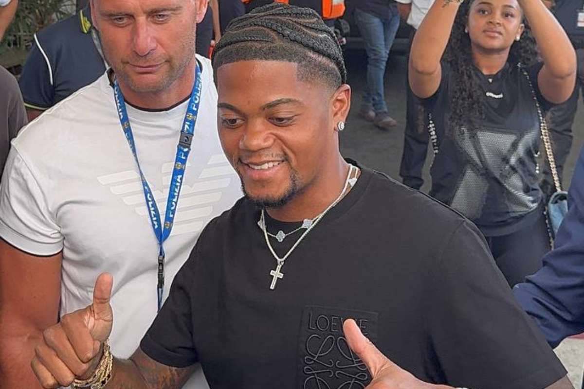 Leon Bailey all'arrivo a Ciampino