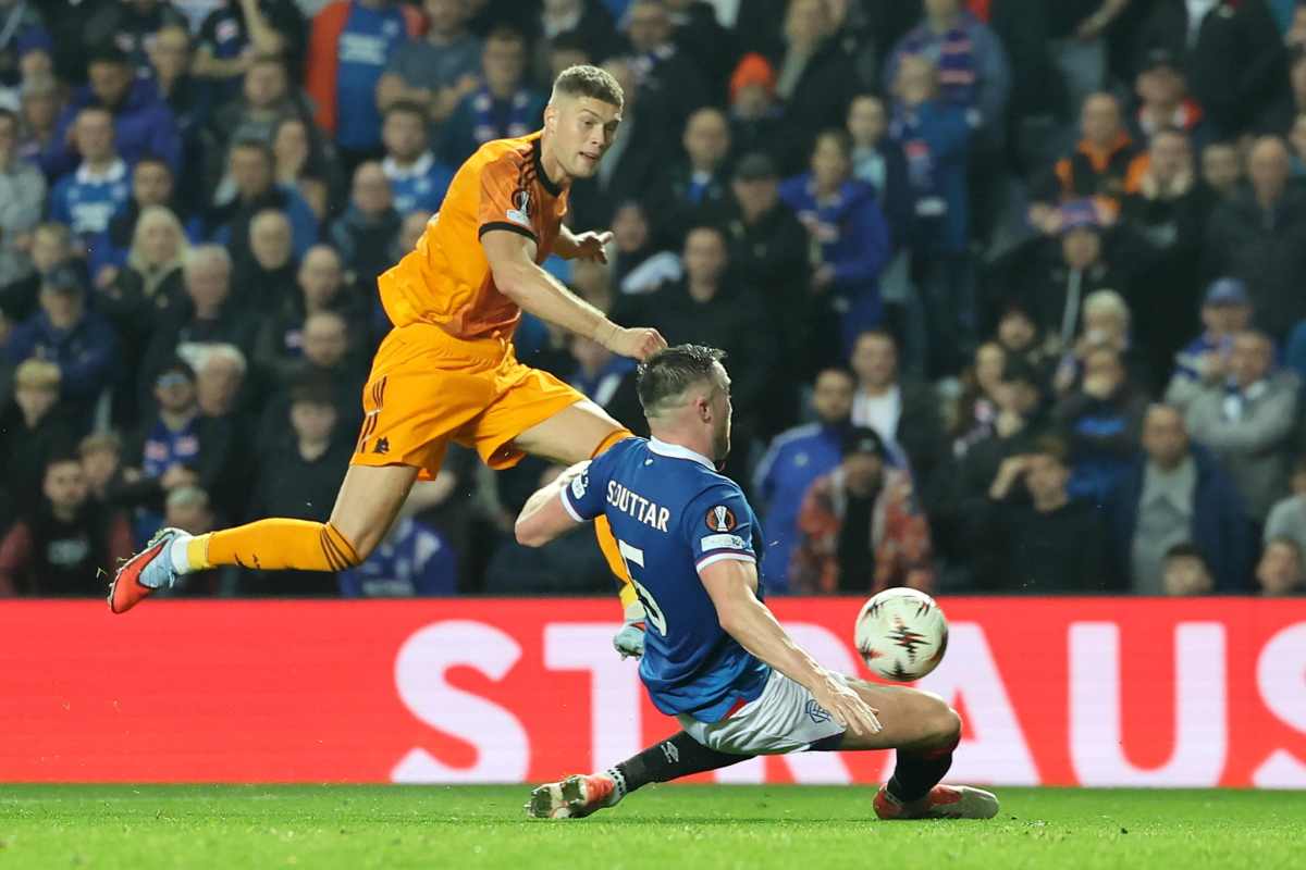 Artem Dovbyk in azione durante Rangers-Roma