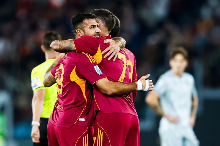 Celik e Pellegrini festeggiano il gol della Roma