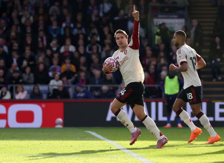 Federico Chiesa esulta dopo la rete