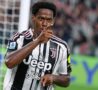 Jonathan David esulta con la maglia della Juve