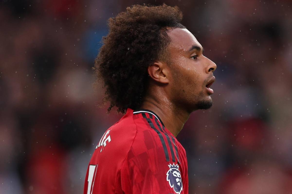 Joshua Zirkzee guarda nel vuoto