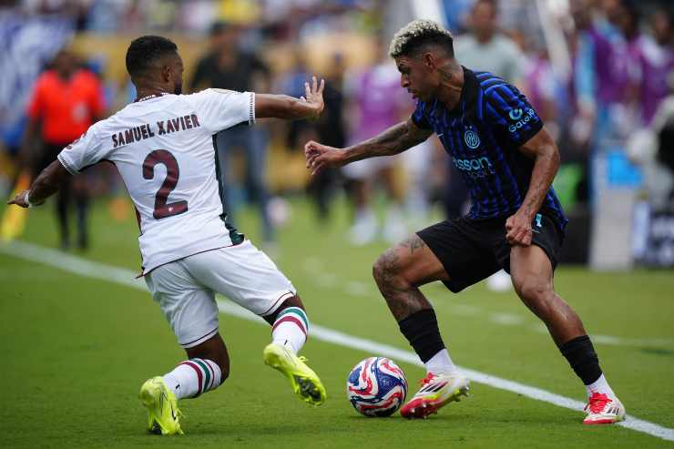 Luis Henrique salta l'uomo